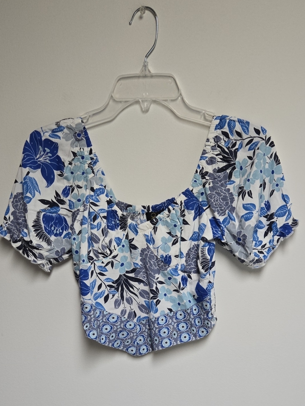 Japra Floral Print Crop Top With Puff Sleeves